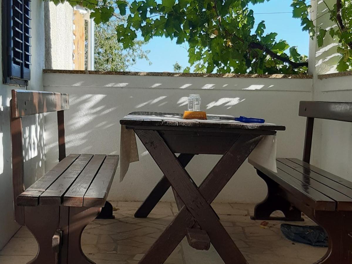 Holiday Home Loznati ツレス エクステリア 写真