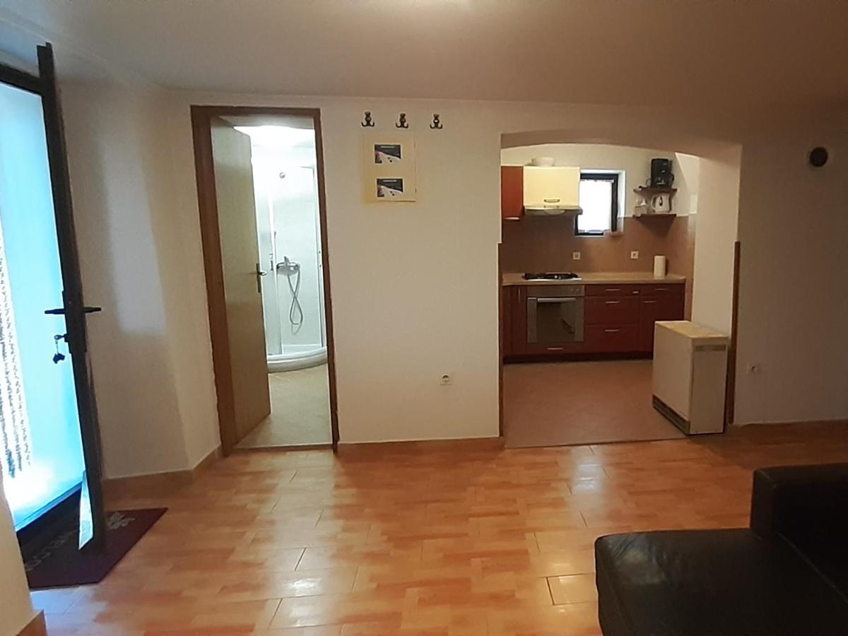 Holiday Home Loznati ツレス エクステリア 写真