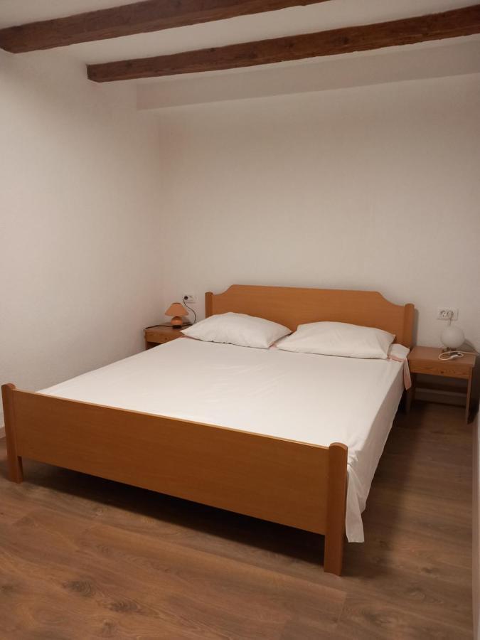 Holiday Home Loznati ツレス エクステリア 写真