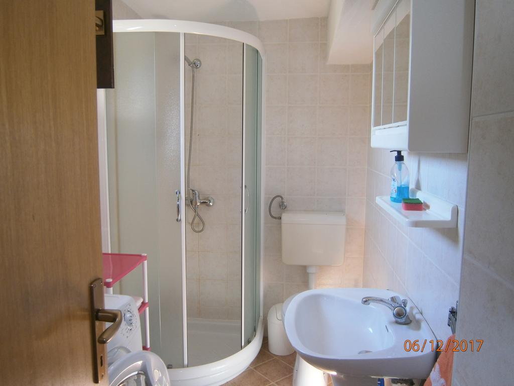 Holiday Home Loznati ツレス エクステリア 写真